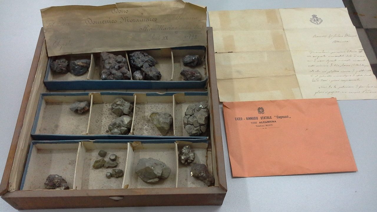 Giuseppe Oronzo Giannuzzi's mineral collection, Altamura 01.jpg